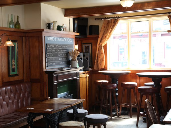 Black Horse Foxon St - Internal Seating Area 07 - June 2015.JPG