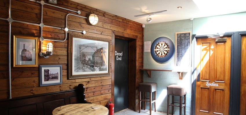 Black Horse Foxon St - Internal Seating Area 01- June 2015.JPG